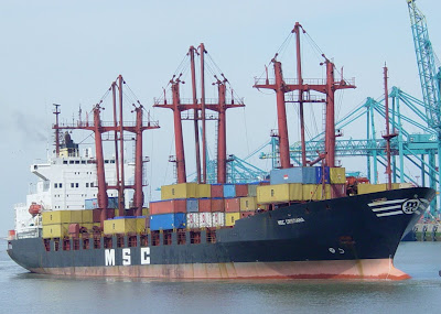 Sines recebe mais um megacarrier em viagem inaugural